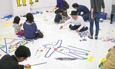 制作風景:九州大学の学生さんたちとも協働で制作